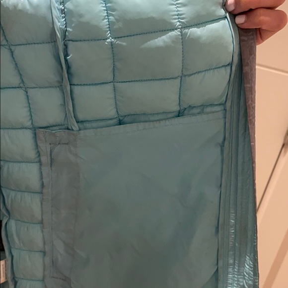 Light gray with turquoise interior puffer jacket - Picture 5 of 6
